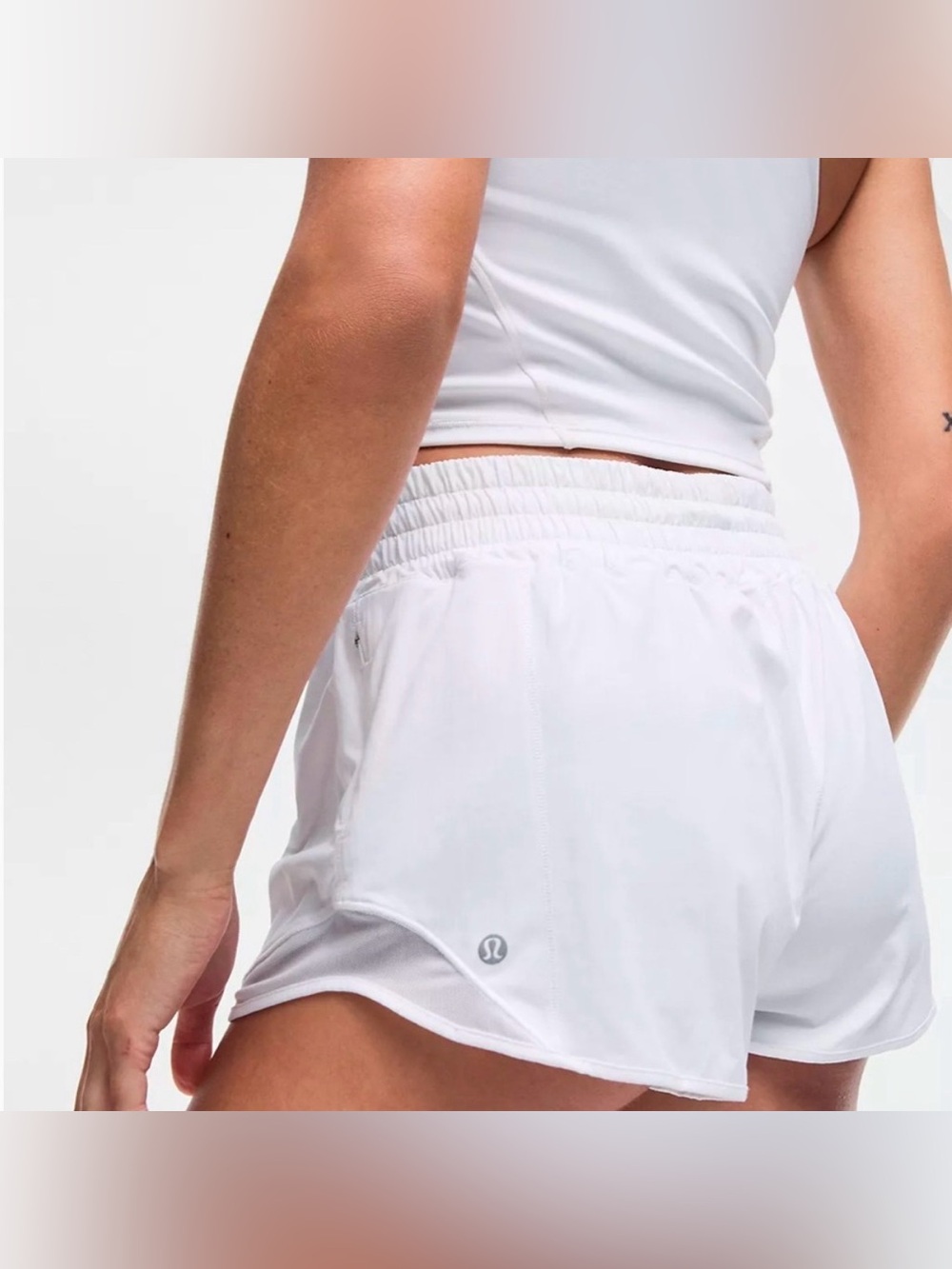 Lululemon Women’s White Hotty Hot shorts